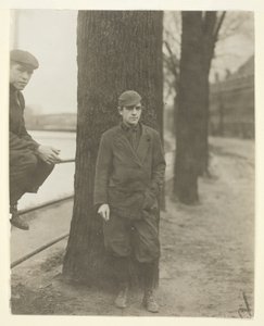 Chico del cuarto de la lejía, Leon Halcourt, 16 años, Lawrence, Massachusetts de Lewis Wickes Hine