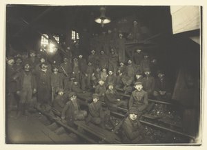 Breaker Boys En Coal Chute, South Pittston, Pennsylvania de Lewis Wickes Hine