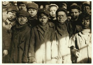 Niños rompedores (que clasifican carbón a mano) en Hughestown Borough Coal Co. Pittston, Pensilvania, 1911