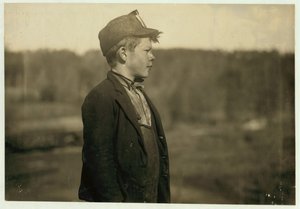 Dave, un joven empujador, moviendo tranvías y carbón, en Bessie Mine, Alabama (Sloss-Sheffield Steel and Iron Co), 1910