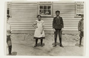 Edward St. Germain y su hermana Delia, Phoenix, Rhode Island, abril de 1909 de Lewis Wickes Hine