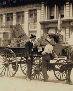 Messenger boys en conversación en Union Square, Nueva York de Lewis Wickes Hine