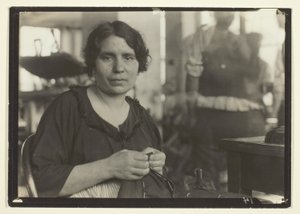 Trabajadora de la confección de Lewis Wickes Hine