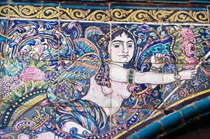 Ángel, decoraciones de azulejos policromados en Tekyeh Mo