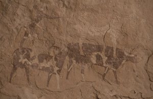 Ganado y figuras humanas, pintura rupestre, Oued en Djeran, Cerca de Djanet, Tassili n