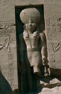 Egipto, Nubia, Abu Simbel, Gran Templo de Ramsés II, fachada, nicho con estatua del dios sol Ra de Unbekannt Unbekannt