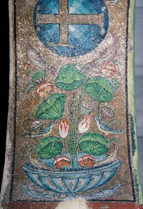 Flores y pájaros, mosaico en la iglesia cristiana primitiva de Panagia Ahiropiitos o Panagia Acheiropoietos, también llamada Achiropita, Tesalónica, Macedonia Central, Grecia, siglo V de Unbekannt Unbekannt