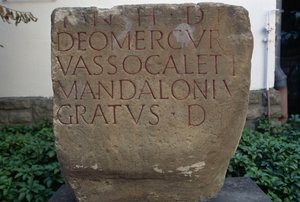 Inscripción con dedicatoria a Mercurio, placa de arenisca, Bitburg, Renania-Palatinado, Alemania, civilización romana, siglo II-III d.C. de Unbekannt Unbekannt