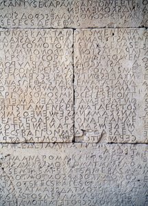 Código de leyes de Gortina, inscripciones dóricas en losas de piedra, Gortina, Creta, Grecia, civilización griega, siglo V a.C. (detalle)