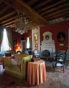 Sala de estar con techo con vigas y muebles de estilo Luis XV y Luis XVI, Castillo de Reaux, Chouze-sur-Loire, Indre-et-Loire, Francia (foto) de Unbekannt Unbekannt