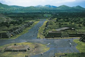 México, Cuenca de México, Ciudad de México, Teotihuacán (Ciudad de los Dioses), Pirámide de la Luna y Avenida de los Muertos