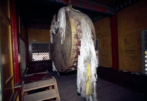 Rueda de oración en el monasterio Ganden Sumtseling en Shangri-La, también conocido como Zhongdian o Gyalthang, Yunnan, China de Unbekannt Unbekannt