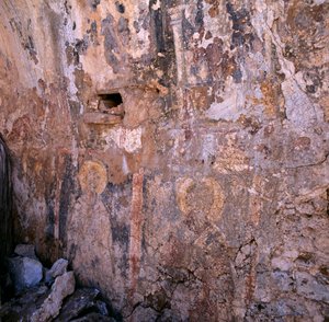 Restos de frescos en ruinas de iglesia en Sklavopoula, Creta, Grecia