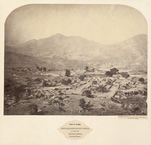 Vistas en Mysore: templo de Bhoganarasimhaswami, en el fuerte, Devarayadroog (desde la meseta) de Lieutenant Colonel Henry Dixon