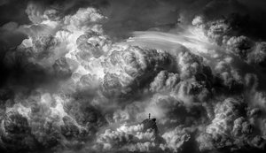 Solo por encima de las nubes de Like He