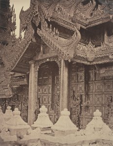Amerapoora: Puerta de Pyathat al este de Maha-too-lo-Bounghian Kyoung de Linnaeus Tripe