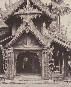 Pugahm Myo: Puerta tallada en el patio de la Pagoda Shwe Zeegong de Linnaeus Tripe