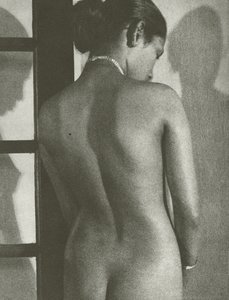 Desnudo (foto en blanco y negro)