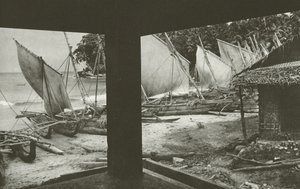 Ventana en la playa (foto en blanco y negro) de Lionel Wendt