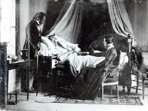 La Visita del Doctor al Paciente, c.1840-50 (foto en blanco y negro) de Louis Adolphe Humbert de Mollard