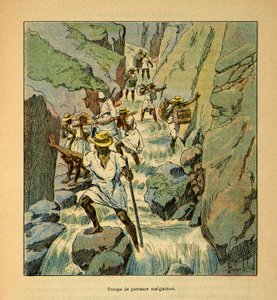 La Guerra en Madagascar-Historia Anecdótica de las Expediciones Francesas de 1885-1895 por Henri Galli dit Galllichet (1854-1922), ilustrado por Louis Bombled (1862-1927): Tropas de Porteadores Malgaches en 1895, Colección Privada de Louis Charles Bombled