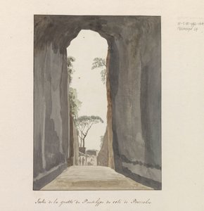 Entrada a la gruta Crypta Neapolitana (de la Grotta di Posillipo) en la costa de Pozzuoli
Salida de la cueva de Pausilype en el lado de Pozzuoli (título en el objeto)
Viaje a Italia, Sicilia y Malta - 1778 (título de la serie)