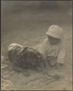 [Un niño sentado con un perro] de Louis Fleckenstein