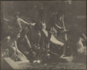 [Bailarinas posando al borde de un estanque] de Louis Fleckenstein