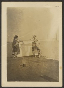 [Bailarinas en la azotea] de Louis Fleckenstein