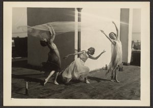 [Bailarinas en la azotea]