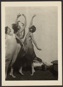 [Bailarines en una azotea]