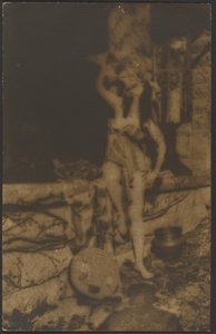 [Bailarina con Yueqin] de Louis Fleckenstein