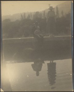 [Figuras reflejadas en el agua] de Louis Fleckenstein