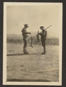 [Fleckenstein y el hombre con armas y conejos muertos]