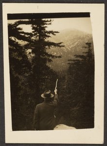 [Hombre señalando con un palo] de Louis Fleckenstein