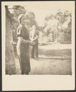 [Hombre y mujer jugando al croquet]