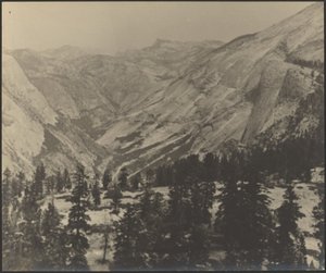 [Paisaje montañoso con nieve]