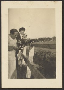[Gente comiendo melón] de Louis Fleckenstein