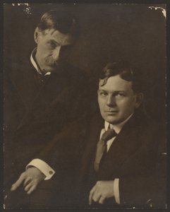 [Retrato de dos hombres con traje]