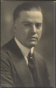 [Retrato de un hombre con alfiler de corbata de perlas] de Louis Fleckenstein