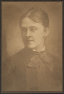 [Retrato de mujer vestida con corbata]