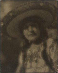 [Retrato de una mujer con traje típico mexicano] de Louis Fleckenstein