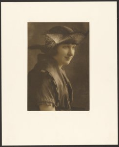 [Retrato de una mujer con sombrero de paja] de Louis Fleckenstein