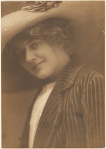 [Retrato de una mujer con blazer a rayas] de Louis Fleckenstein