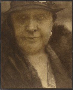 [Retrato de mujer con pendiente de diamante] de Louis Fleckenstein