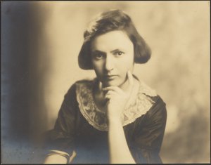[Retrato de una joven con cuello de encaje] de Louis Fleckenstein