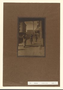[Escena de la calle]