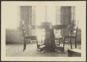 [Mesa y sillas] de Louis Fleckenstein