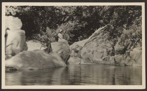 [Mujer junto a un lago] de Louis Fleckenstein