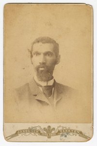 Fotografía de un hombre con barba, finales del siglo XIX